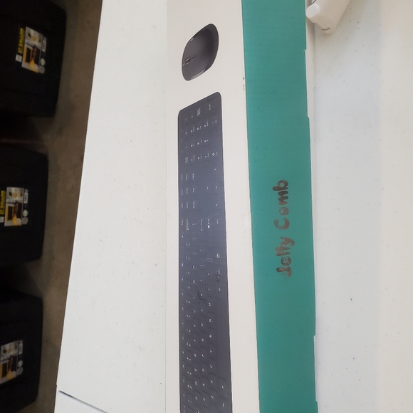 Brand new Wireless Keyboard and Mouse Combo -RGB Backlit - Picture 3 of 4